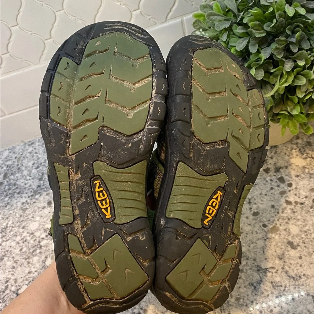 Keen Newport H2 Waterproof Sandals Shoes Size 5 Camo Green Outdoor Hiking 38 EU